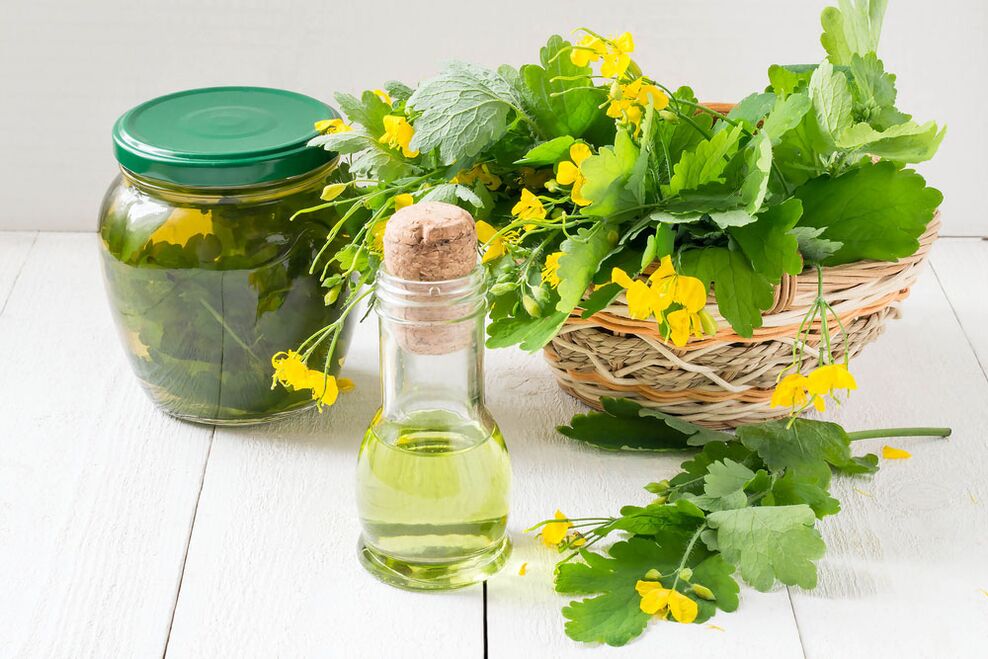 Infuzie, ulei și celandină proaspăt aleasă pentru ciuperca unghiilor de la picioare